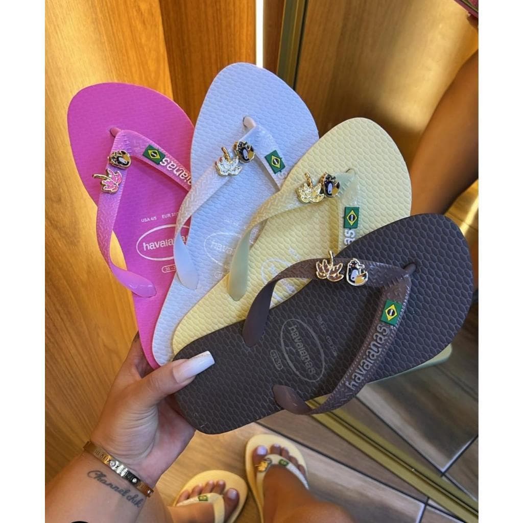Chinelo Havaianas Brasil Logo e Pingente Tucano e Coqueiro Modelo Novo BLESSINGGRIFES Original