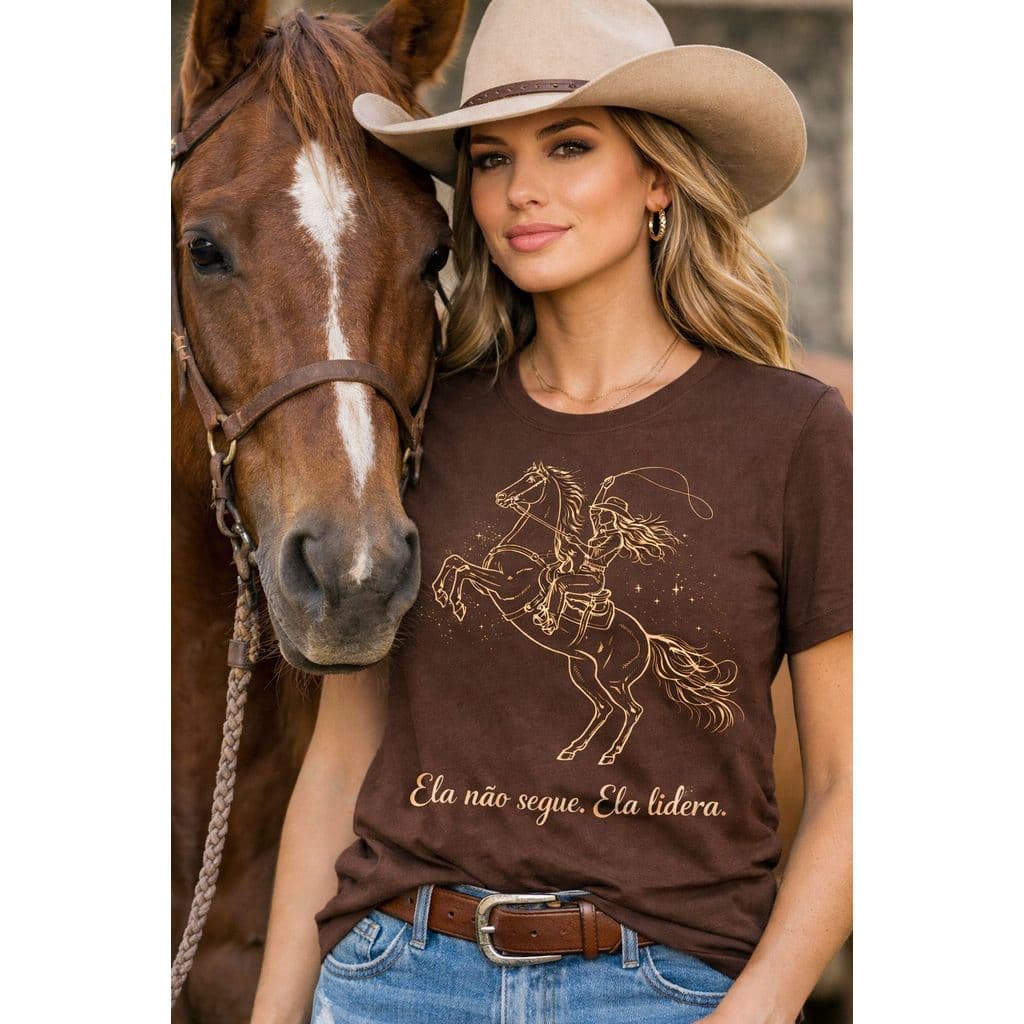 T-shirts Country Feminina Blusa Cavalo preta Promoção "Ela Lidera" Tendência