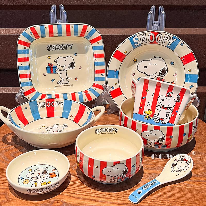 [Estoque pronto] Conjunto de talheres de marca conjunta Snoopy Tigela de cerâmica doméstica Prato Saladeira Tigela de ar