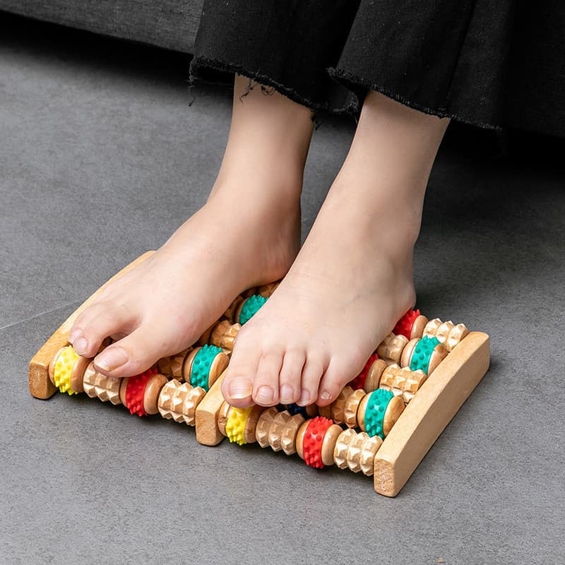 Massageador de ponto de acupuntura de pé tipo rolo grande de seis fileiras de madeira com letras massagem de mão massage