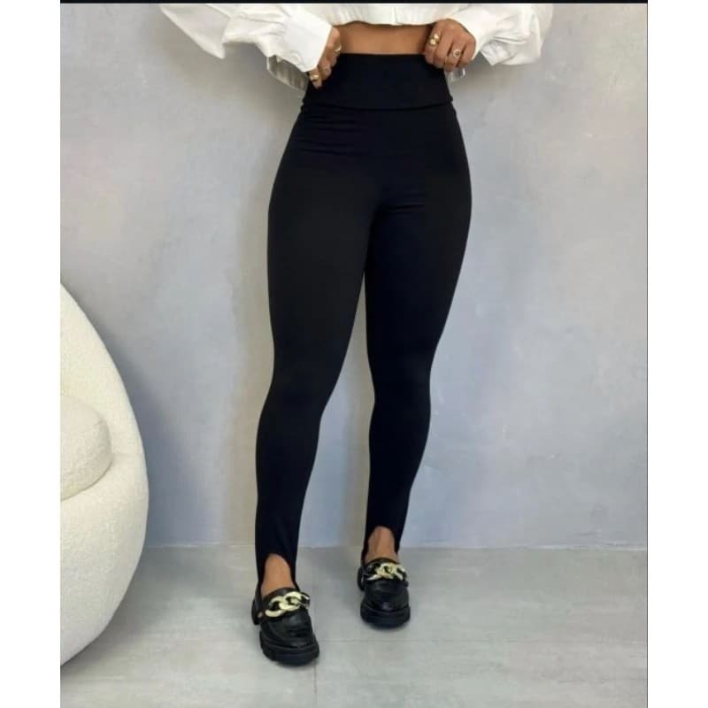 Calça legging  no tecido suplex flanelado. Ideal para os dias frios.Cintura alta, ótima elasticidade