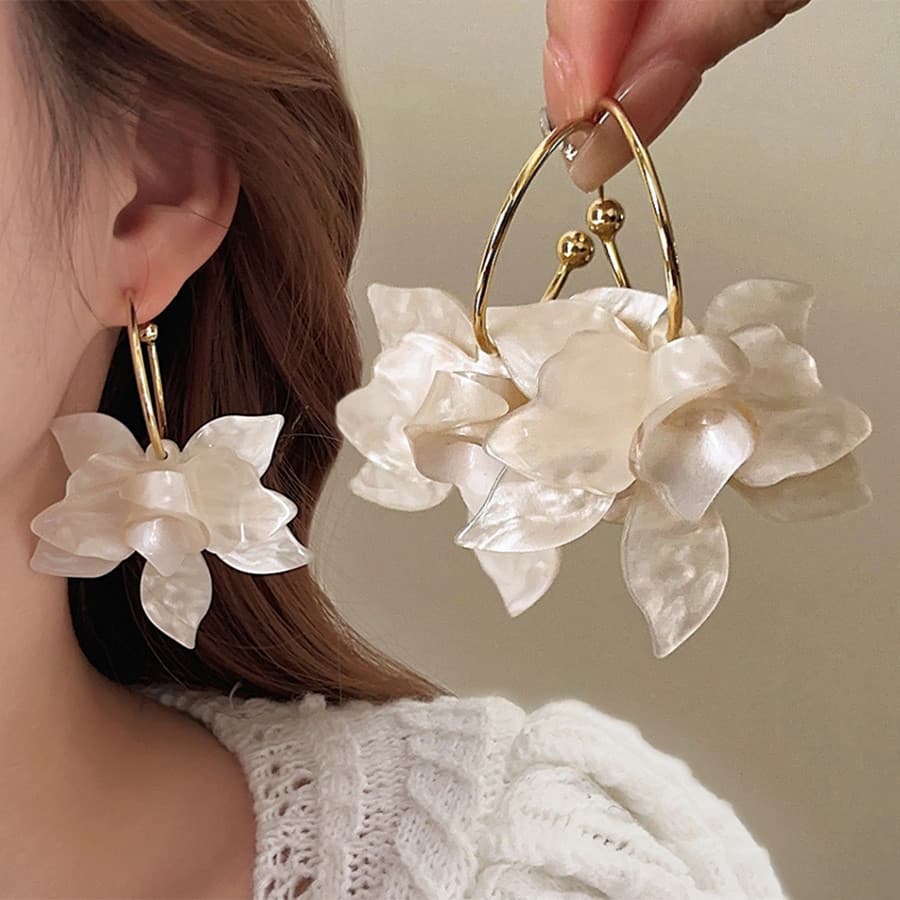 Brincos de flor acrílica retrô francesa estilo legal temperamento estilo Hong Kong brincos exagerados de nicho