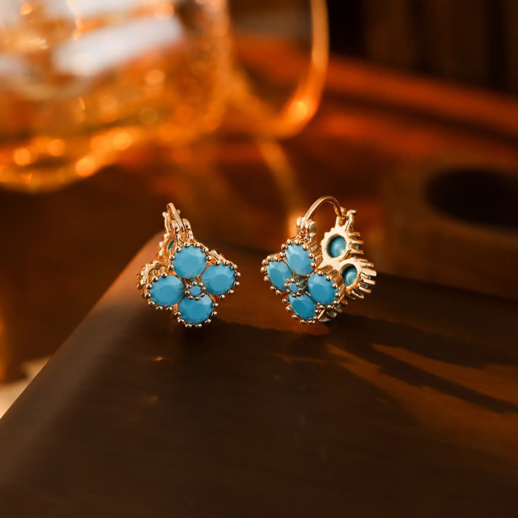 Luz de luxo estilo Medieval azul turquesa trevo de quatro folhas fivela de orelha Micro-incrustado artesanato nicho High