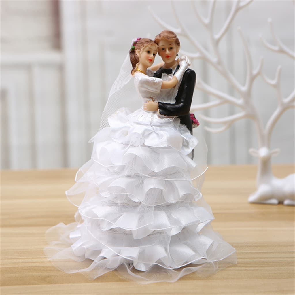 Casal De Casamento Boneca Romântico Adorável Resina Fino Acabamento Capina Estatuetas Bolo Topper Para Festa