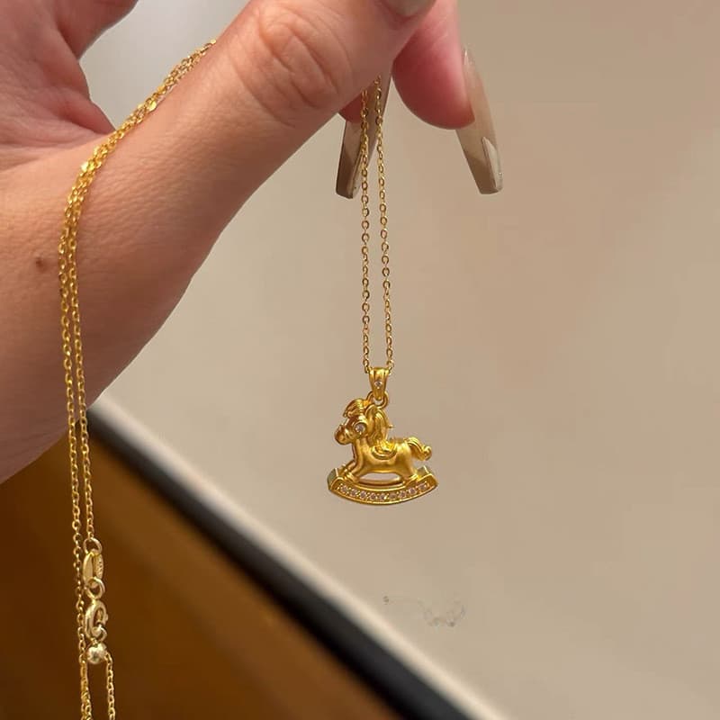 24K Real chapeamento de ouro zircão pônei pingente colar luz luxo High-End clavícula corrente Benming ano All-Match cola