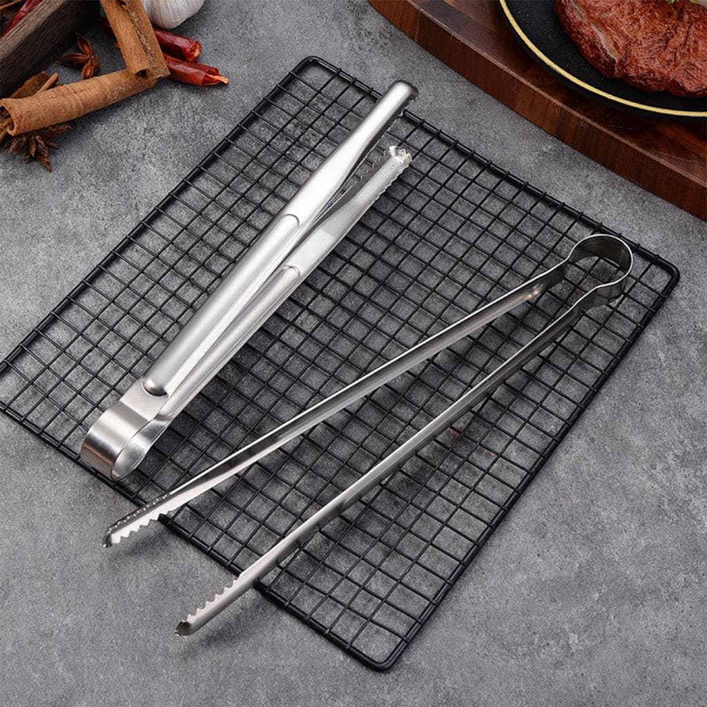 Pinças de churrasco em aço inoxidável três pontas, vários tamanhos. Ideal para grelhar carnes, pães e alimentos.