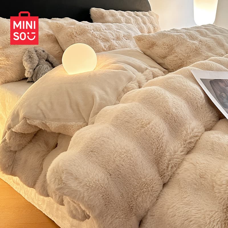 MINISO leite velo coelho cama de pelúcia conjunto de quatro peças 2026 novo estilo de pelúcia Coral velo inverno colcha