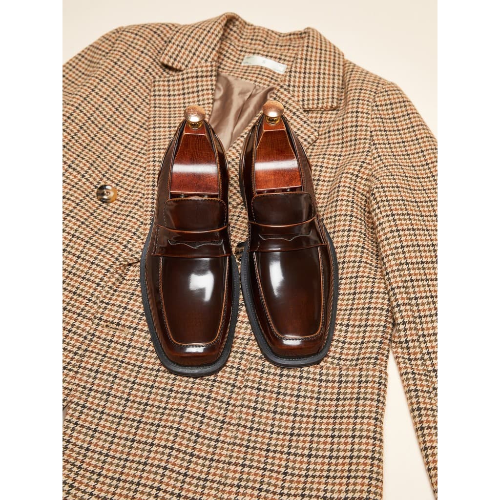 Laca britânica novo estilo Casual dedo do pé quadrado sapatos de couro de negócios masculino brilhante Formal Wear mocas