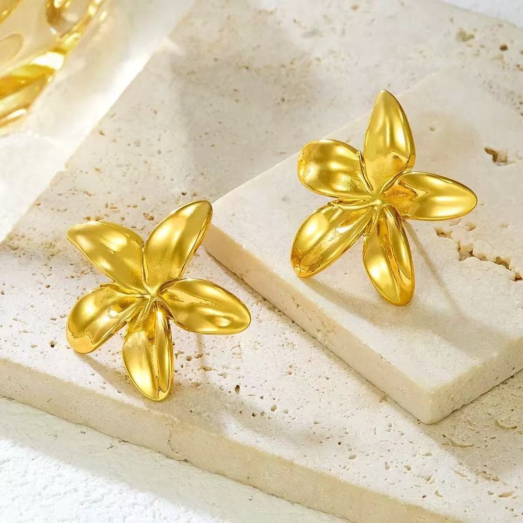 Brincos Flor 5 Pétalas em Aço Inoxidável - Antialérgicos, Banho de Ouro 18K, Não Desbotam, Estilo Minimalista