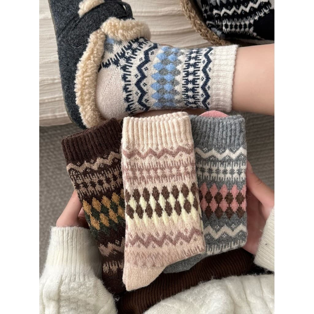 Retro café cor meias femininas outono inverno versão coreana meias de tubo médio engrossado lã quente meias de algodão P