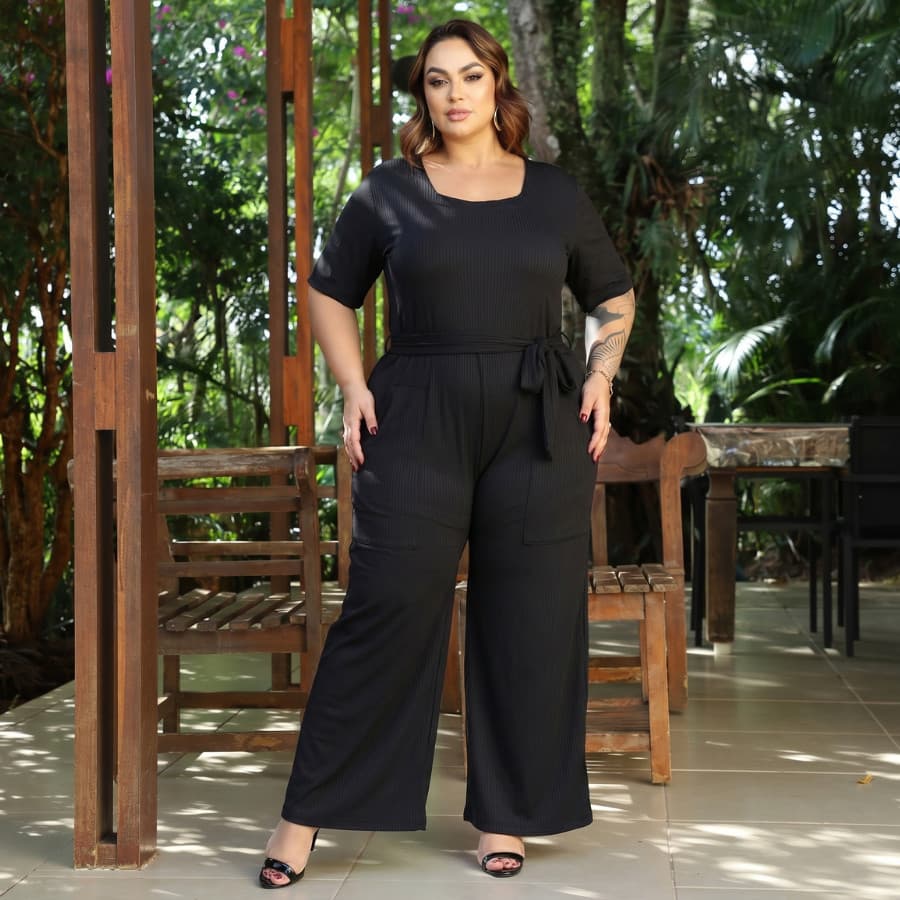 Macacão Malha Canelada Lisa Plus Size Decote Quadrado Faixa Cintura Confortável Curvy Moderno