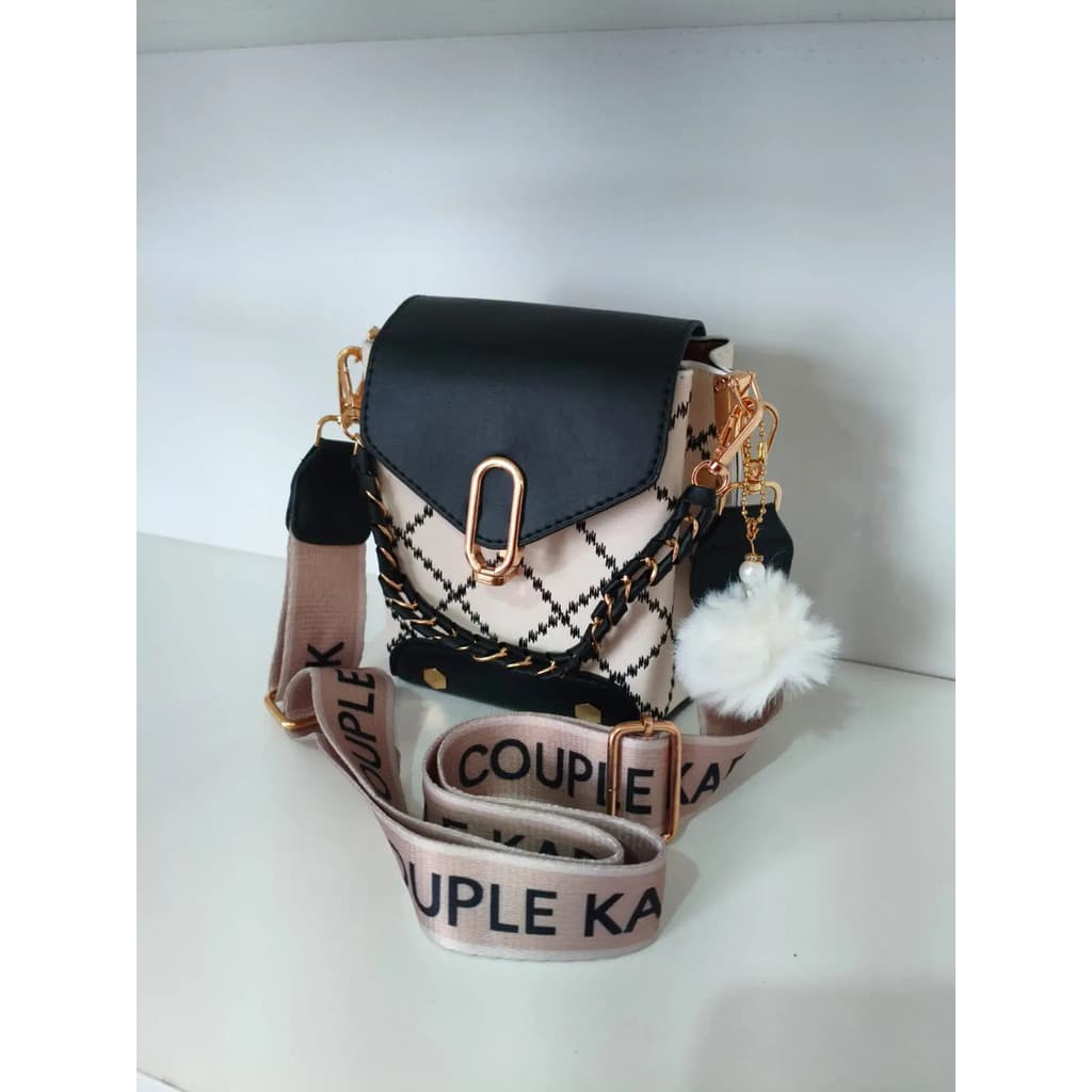 Bolsa Quadrada Elegante Com Fecho Dourado M7