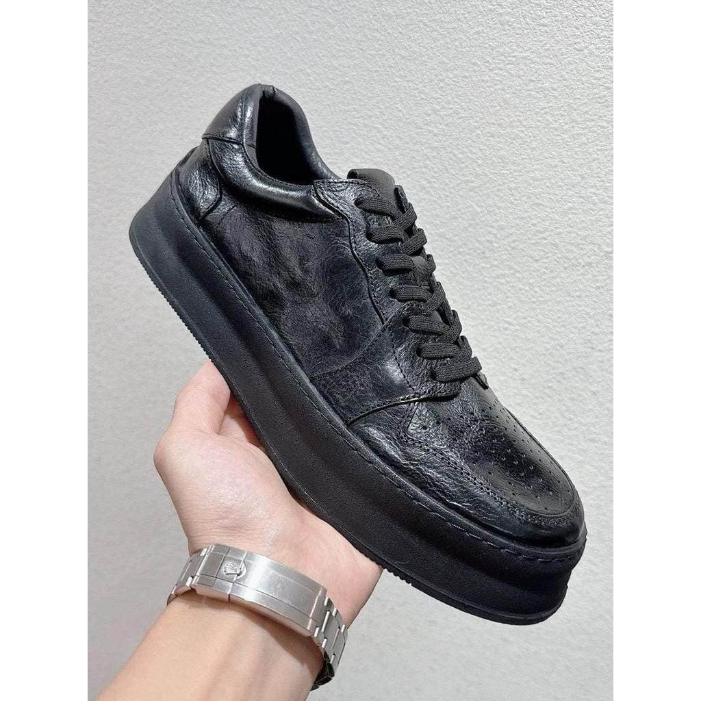 Simples e elegante!Sola macia confortável respirável!Todos os sapatos casuais de sola grossa de couro preto tênis retrô