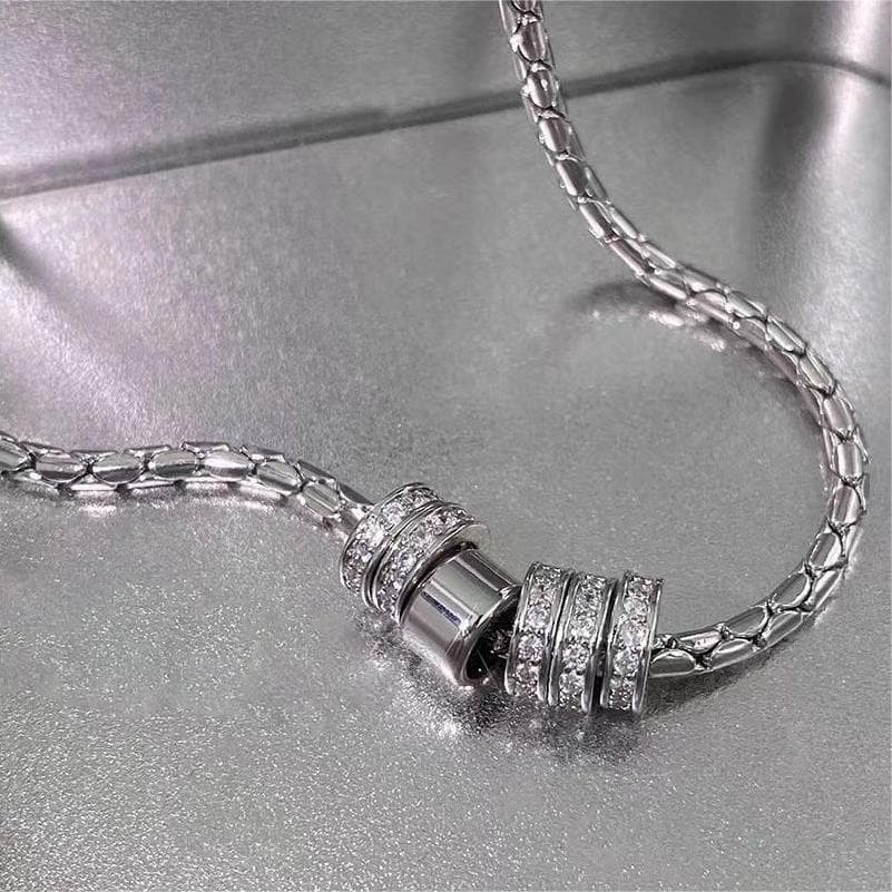 Colar com pingente de zircônia minimalista, luxo discreto, gargantilha versátil e única, acessório elegante para a claví