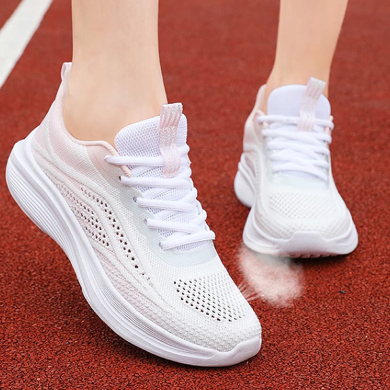 Sapatos femininos de verão grande buraco oco única malha estilo fino respirável leve tênis de corrida sola macia sapatos