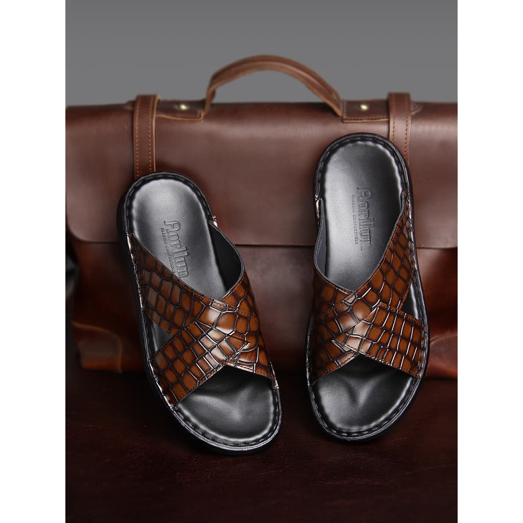 Chinelos de couro com padrão de crocodilo, cor polida à mão, couro genuíno masculino, passeio de verão, tendência da mod