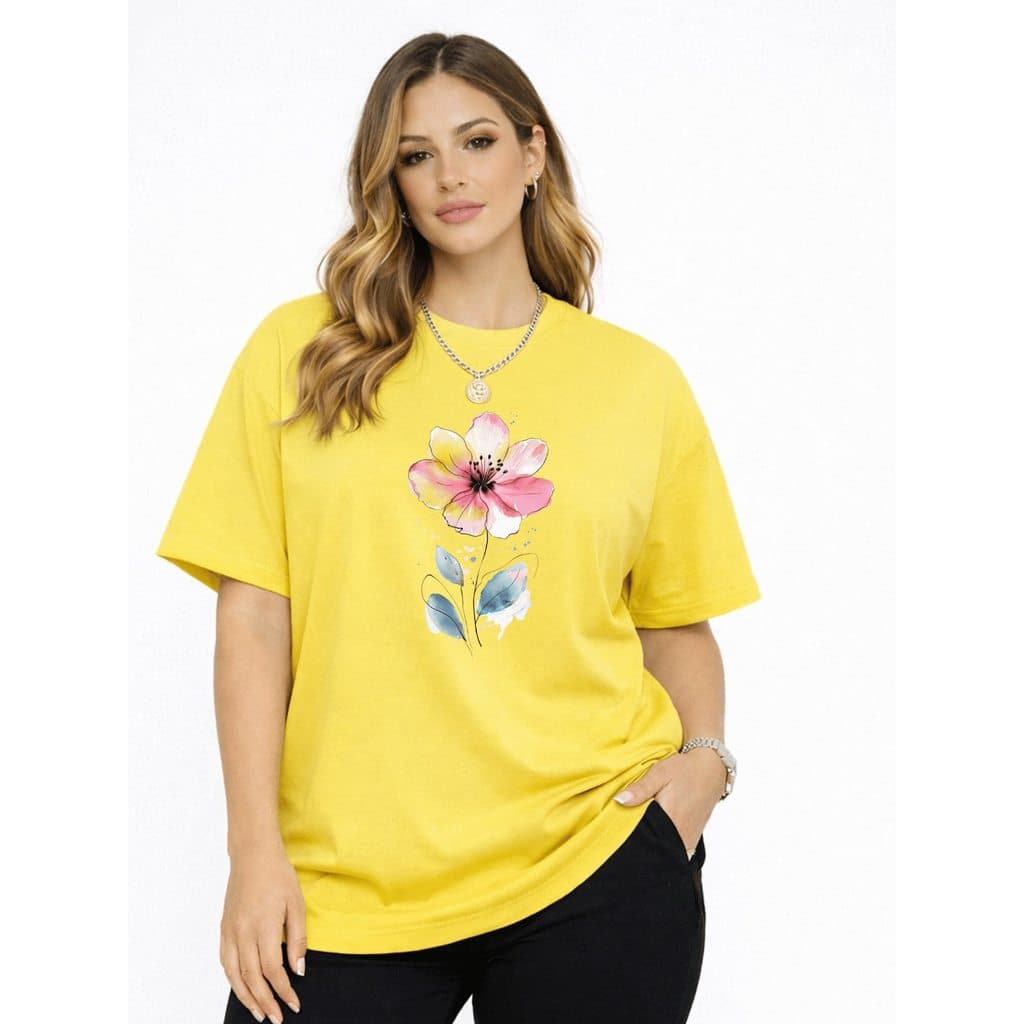 Camiseta Feminina P ao Plus Size ilustração em aquarela digital de uma flor rosa e amarela