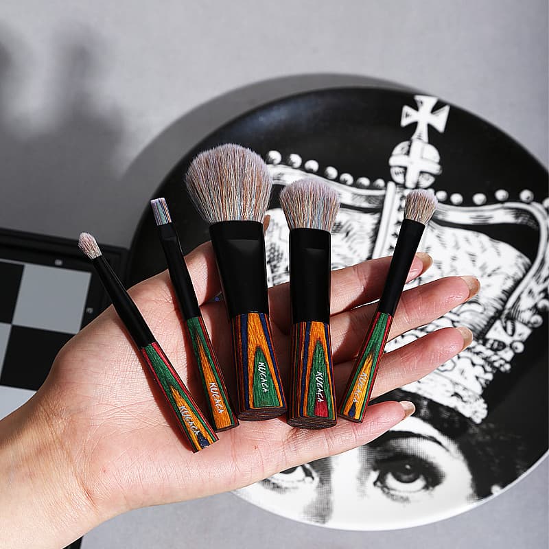 [Estoque pronto] KUCACA Rainbow Brush Thumb Brush Cinco peças Mini pincel de maquiagem macio e fácil de transportar maqu