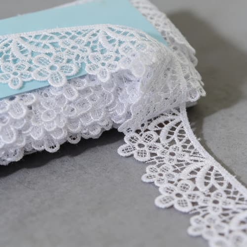 Renda Guipir Branca Florzinha Bordada Para Artesanato 13.7 Mts Yl605