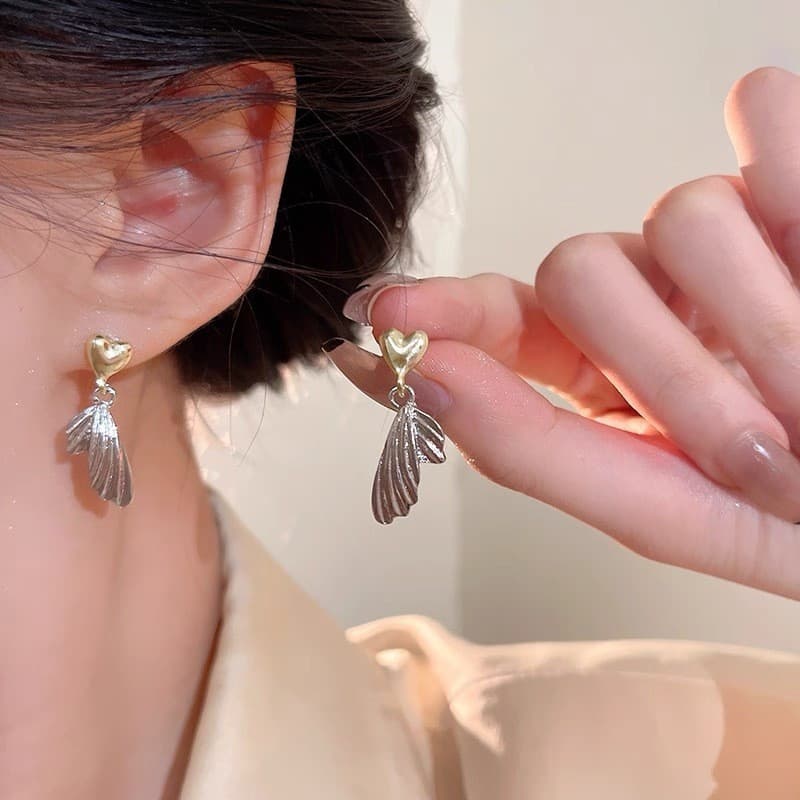[Estoque pronto] Feel Love Fishtail Tassel Brincos Moda Feminina All-Match Temperamento High-End Love Heart Brincos WJG