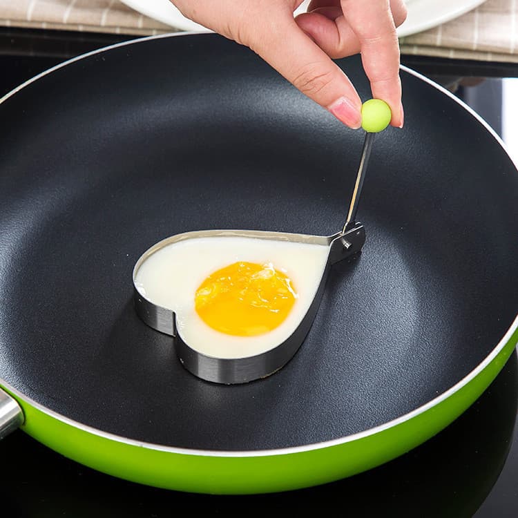 Dispositivo criativo de omelete em forma de coração Dispositivo de omelete de aço inoxidável Moedor de ovo escalfado no