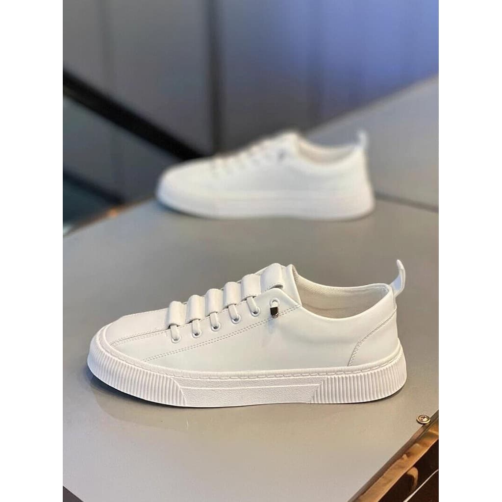 Sapatos masculinos brancos pequenos 2025 novo estilo verão estilo um Pedal à prova d'água sapatos de couro casuais mascu