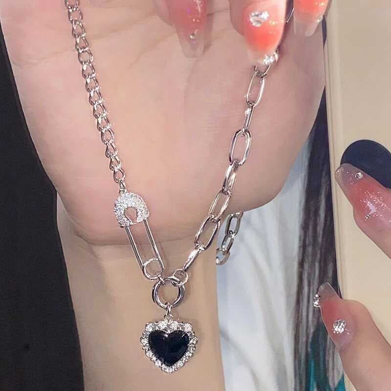 Ins nicho Design preto amor colar feminino pino cheio de diamante 2023 único moda All-Match clavícula corrente