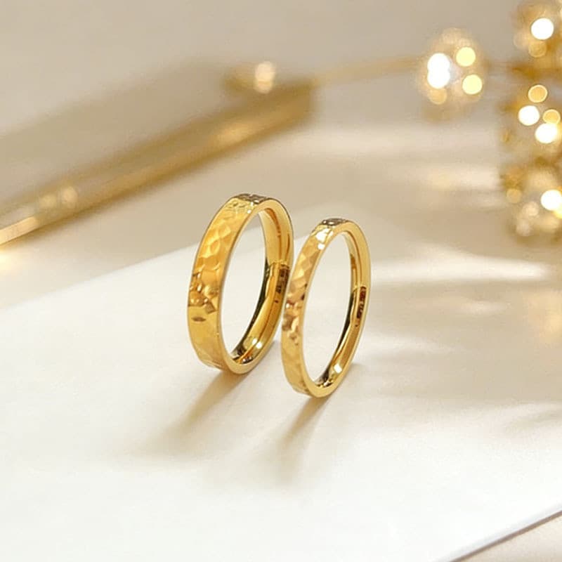 Anel Minimalista De Aço Titânio Em Tom Dourado 18K , Textura De Rachadura No Gelo Que Não Desbota , Padrão Ondulado Mart