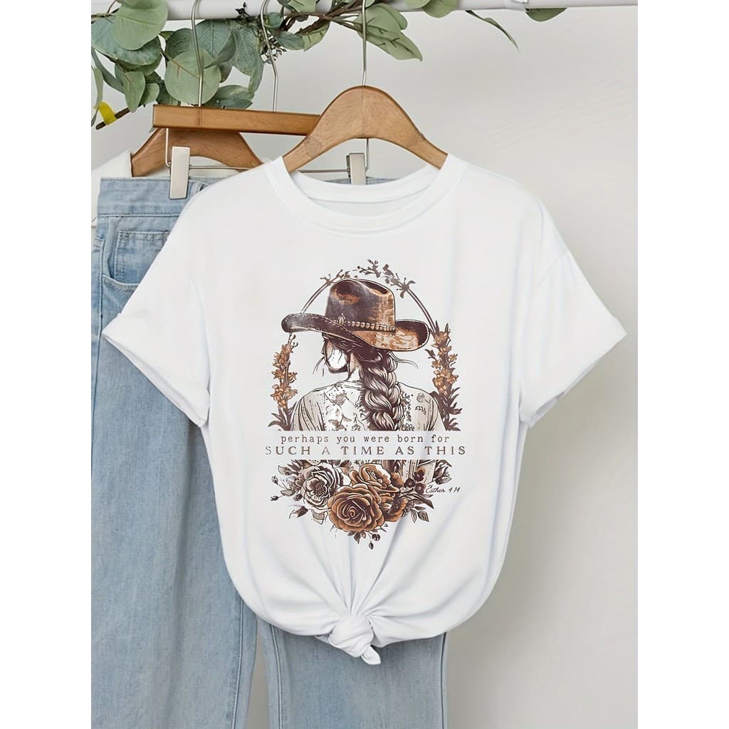 Camiseta Feminina Estampa Caveira com Chapéu Floral Vintage Algodão Casual Confortável Estilosa
