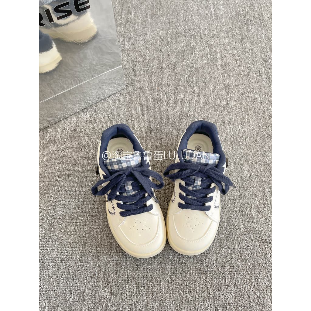 Tênis de aumento de sola grossa feminino 2026 primavera novo estilo esportes casuais sapatos de pão moda diária ins sapa
