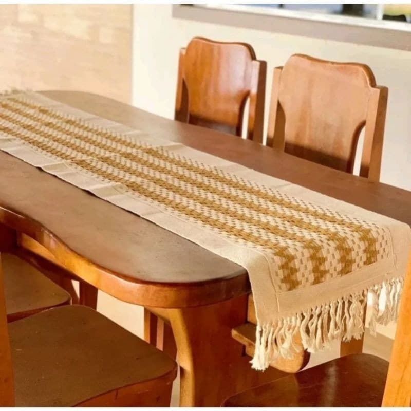 Caminho Trilho de Mesa algodão com detalhes em Croche artesanal Bege com Franjas