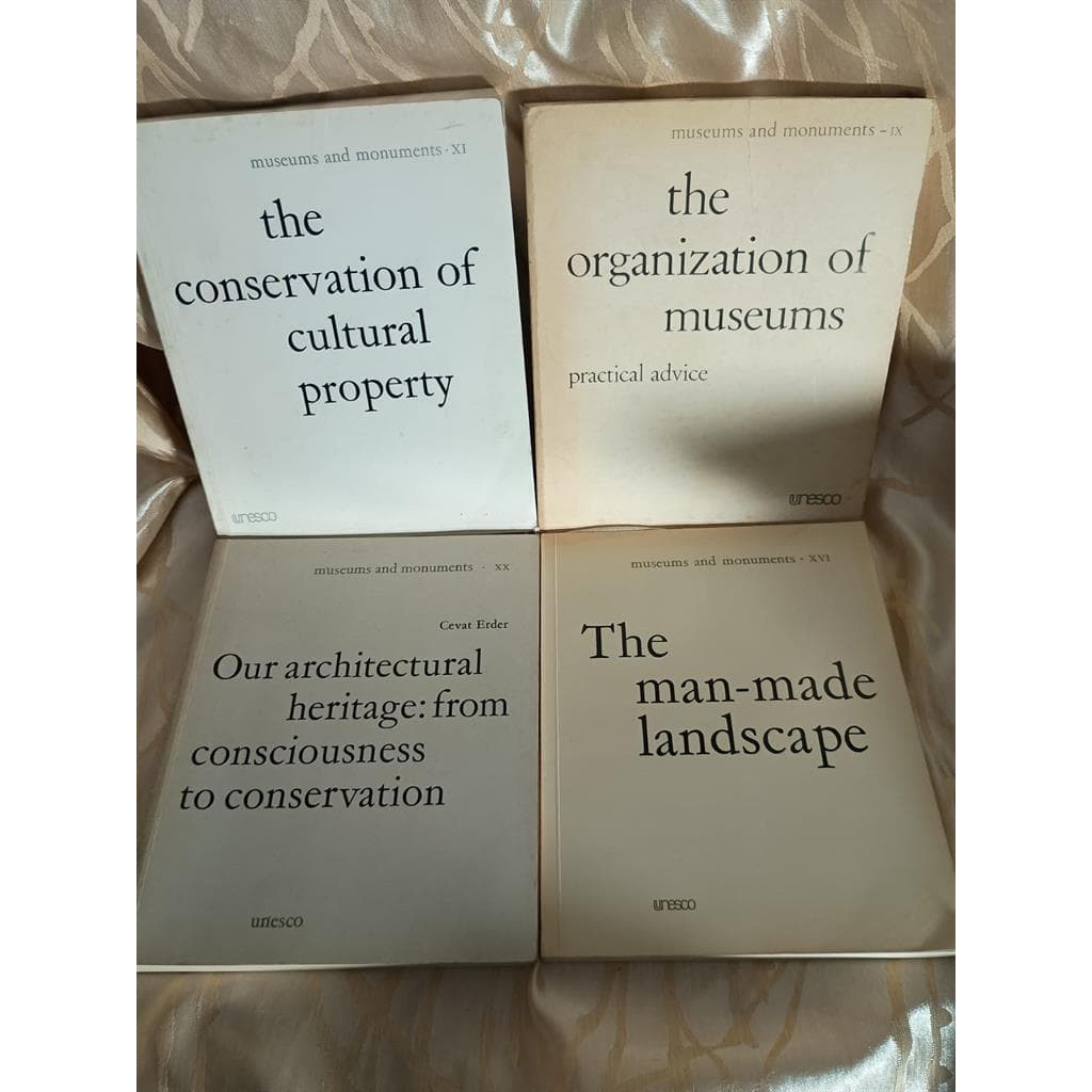 Kit 4 Livros: Museums and Monuments autor Unesco