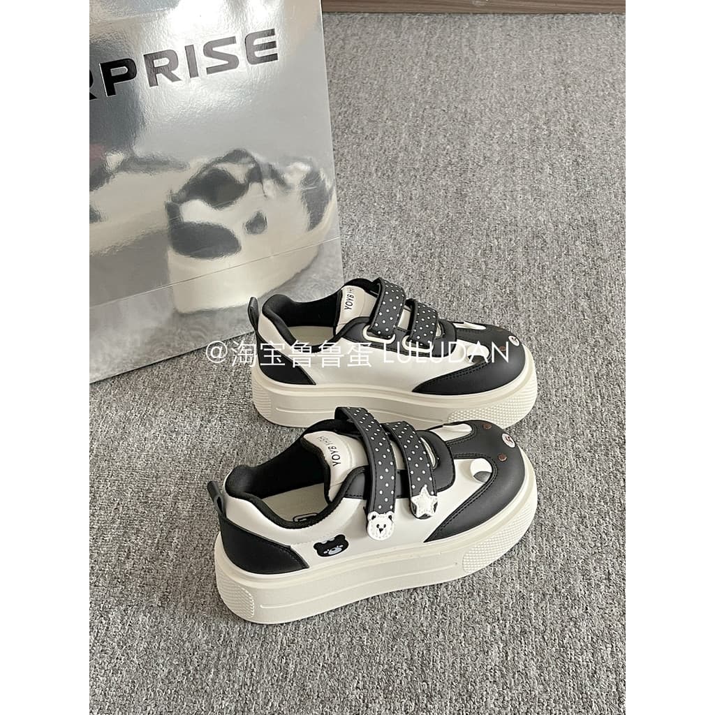 Aumentando sapatos brancos de sola grossa feminino 2026 novo estilo primavera moda all-match tênis all-match estudante p