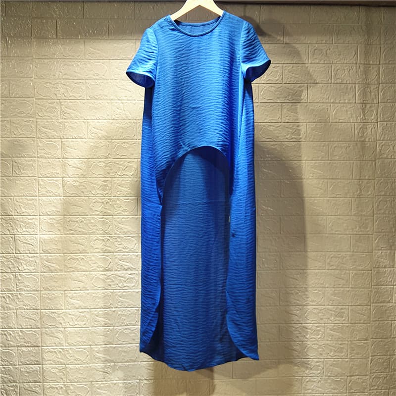 R RMEO Romântico Um Verão Casual Frente Curta Costas Longa Camisa Pequena Feminina Bainha Irregular Slim Camiseta de Man
