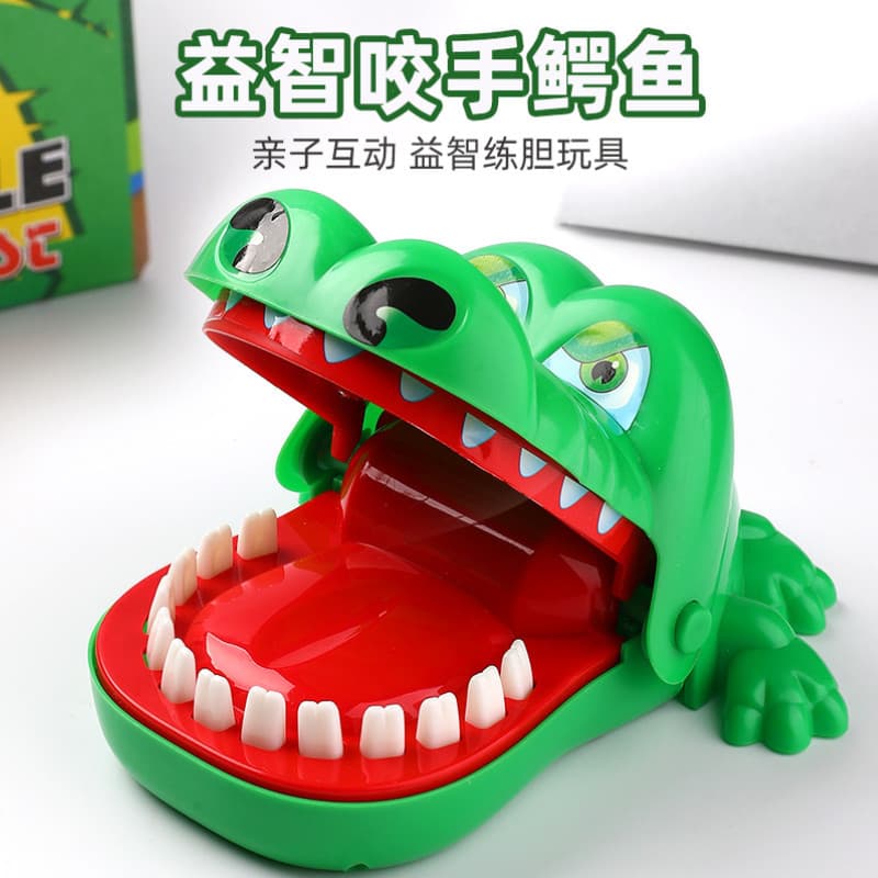 Boca grande mordendo dedo crocodilo brinquedo mordendo mão tubarão mordendo mão brinquedo puxando dentes crianças pai-fi