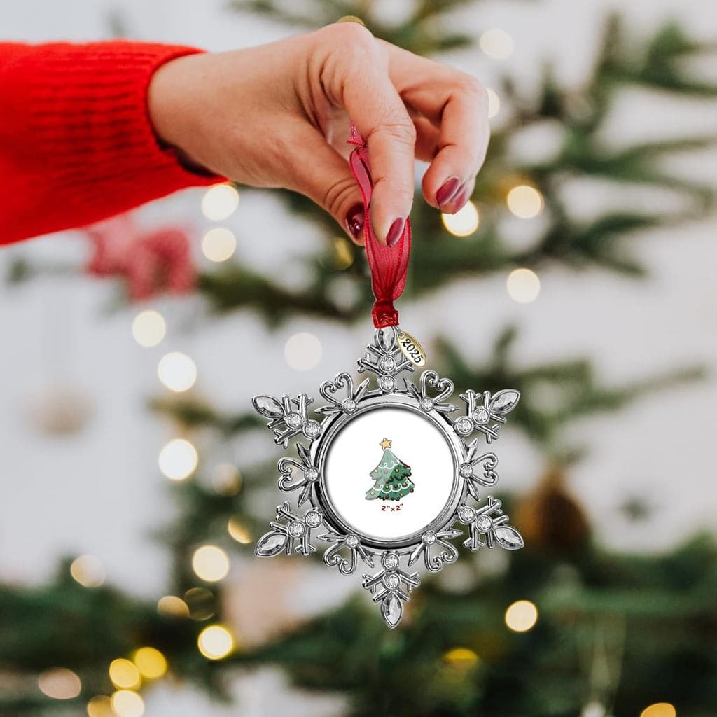 Porta-retratos em formato de floco de neve 2025, enfeites de Natal, pingente de metal de 2" para pendurar na árvore, peq