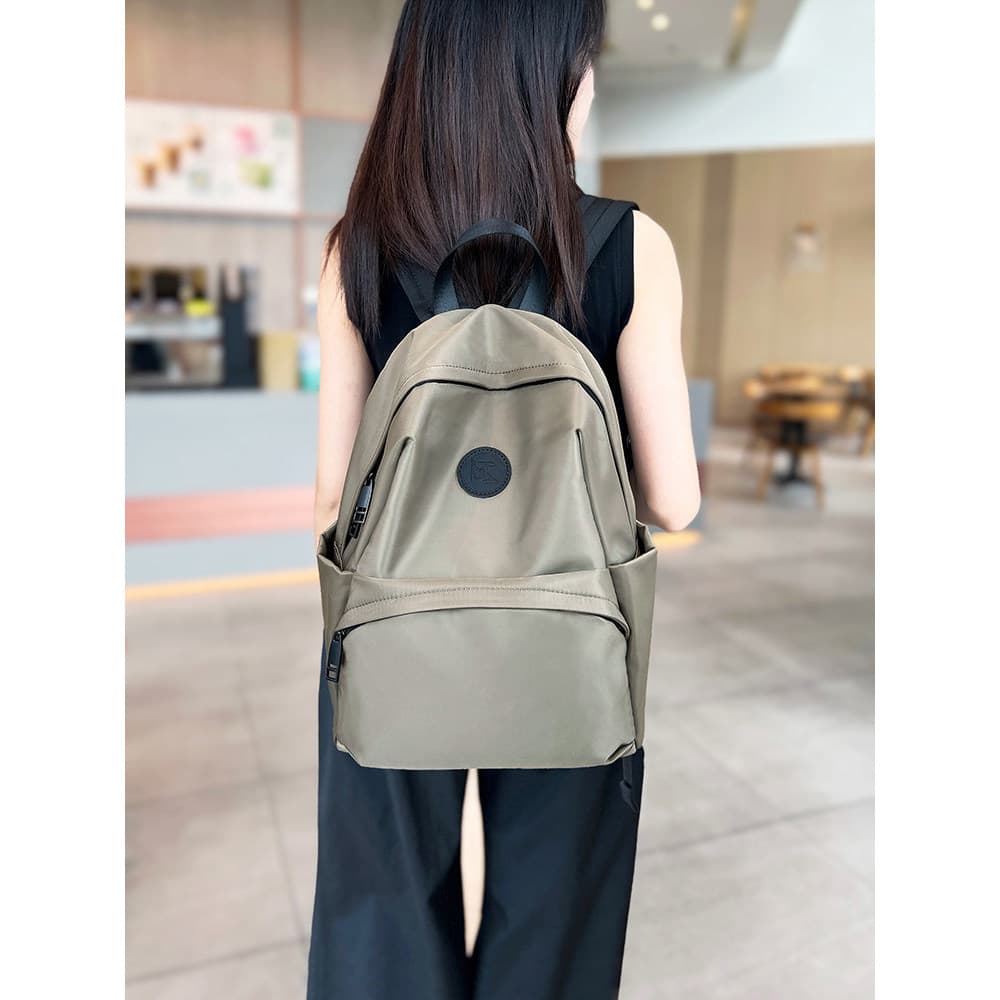 Lazer ao ar livre mochila de viagem de grande capacidade feminina 2026 novo estilo impermeável leve All-Match Commuter m