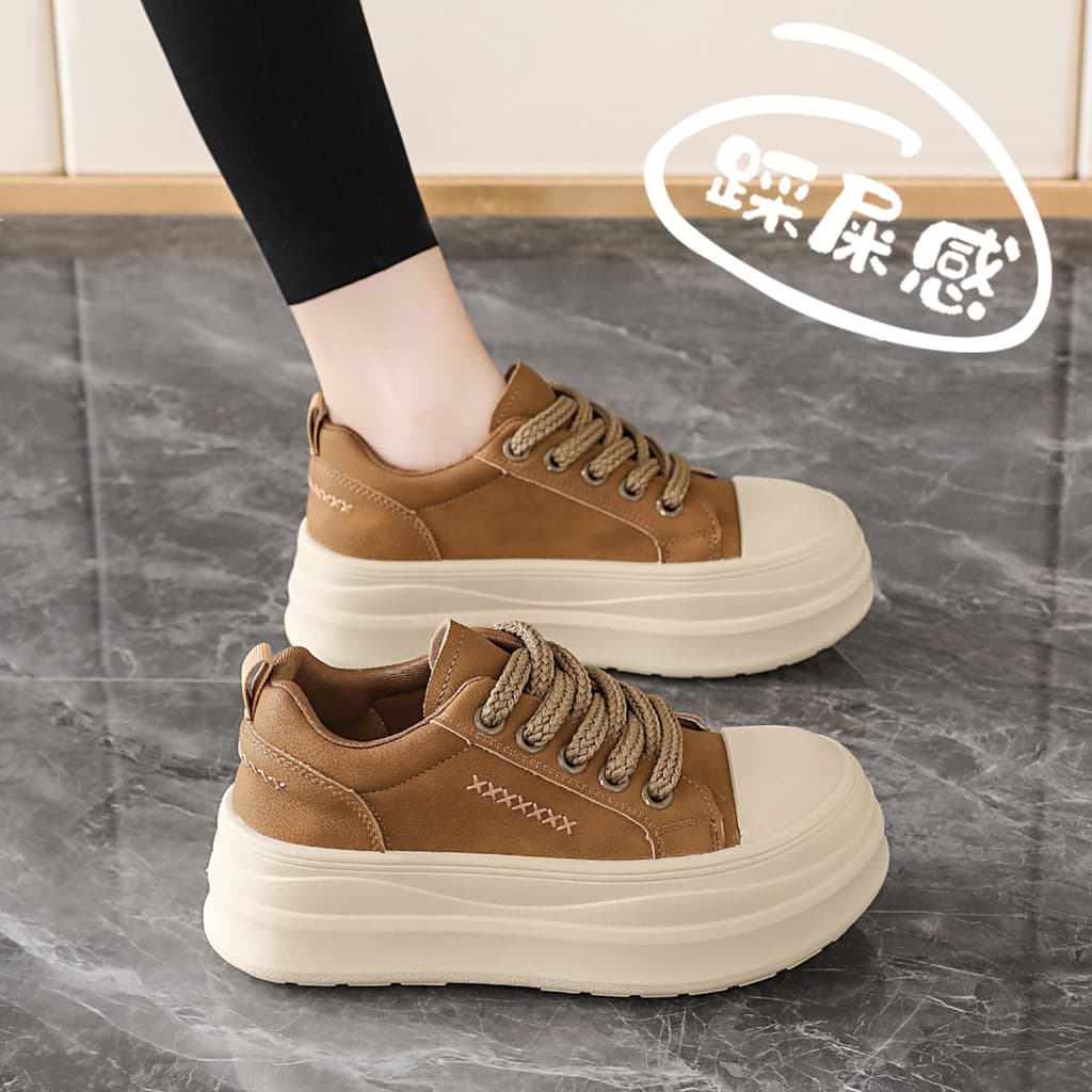 Sapatos femininos 2026 novo estilo outono couro genuíno Retro tênis de sola grossa moda antiderrapante pequeno aumento s