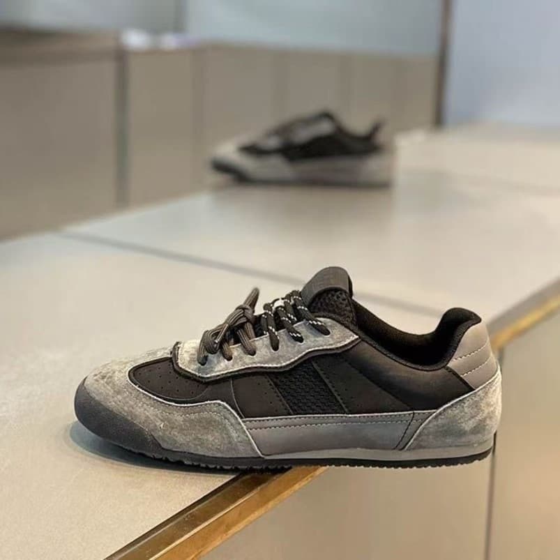 Novo estilo de verão Ultra-leve ins sapatos masculinos sapatos de treinamento alemão rendas sapatos planos feio bonito m