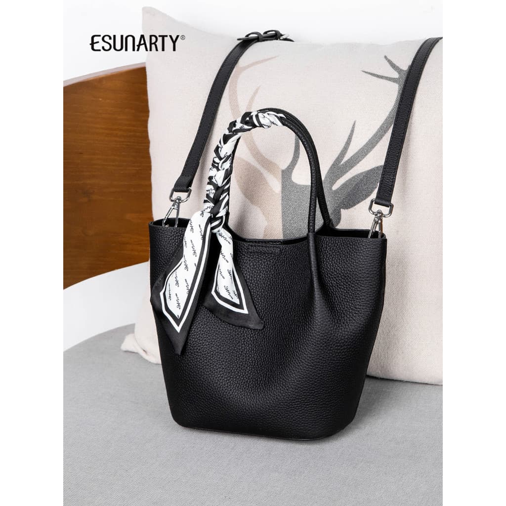 Bolsa balde feminina 2025 novo estilo de couro genuíno high-end luz luxo senhoras high-end nicho cesta vegetal ombro sac