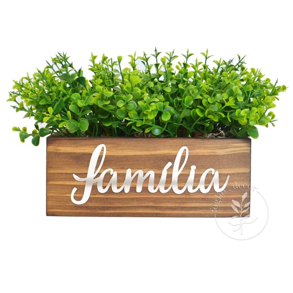 Floreira de Madeira com Palavra Família em Acrílico Espelhado Com Plantas Artificiais Inclusas