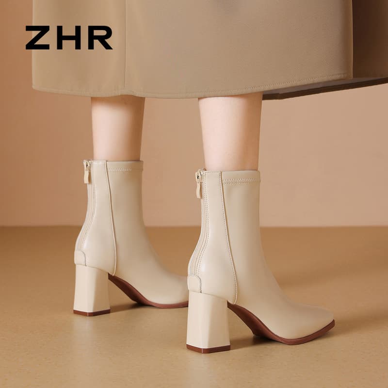 Botas curtas femininas 2025 outono inverno novo estilo botas únicas francês branco de salto alto fino botas Martin de sa