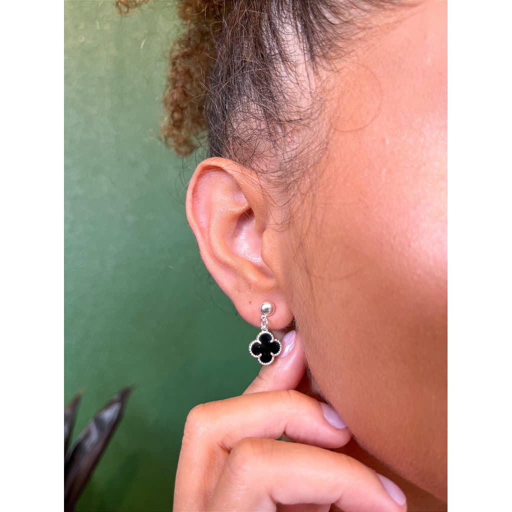 Brinco Trevo Preto 10mm em Prata 925 Legítima