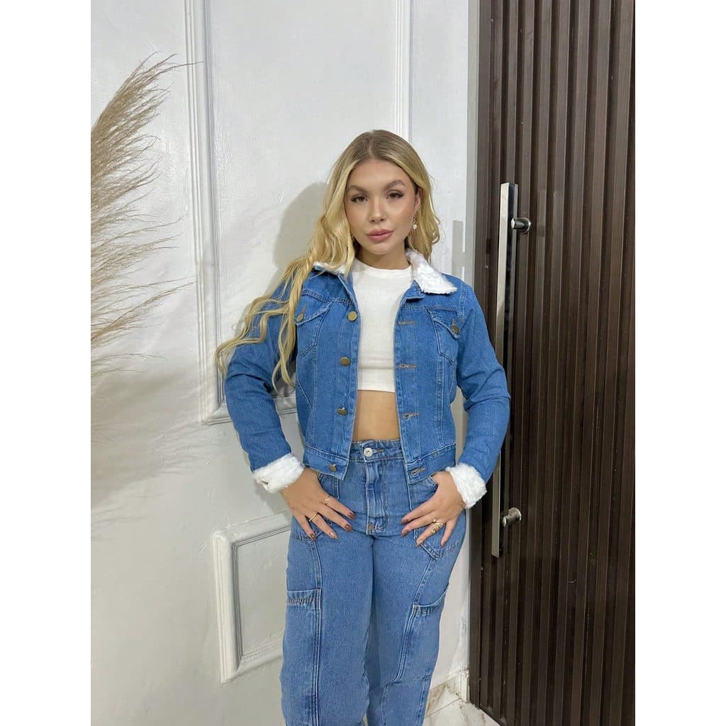 Jaqueta Jeans Feminina com Gola e Punhos de Pelúcia | Moderna e Quentinha