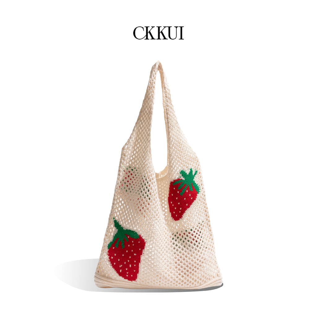 CKKUI Bolsa de tecido simples com estampa de morango Bolsa de ombro de nicho Classe de estudante Bolsa Tote estilo pregu