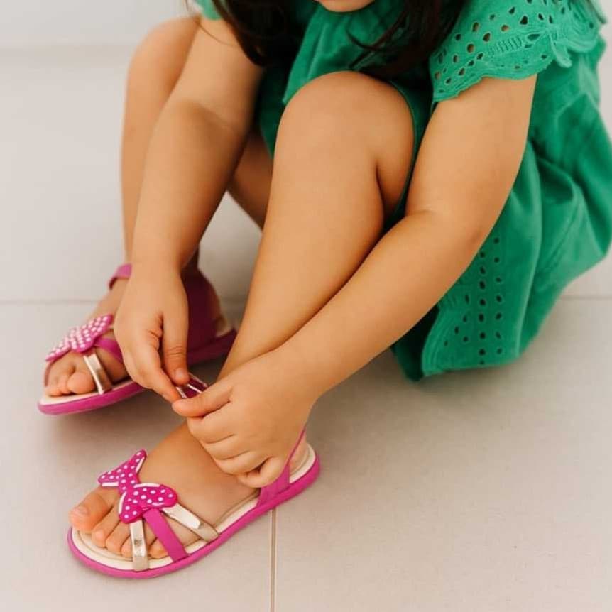 Sandália infantil BB de laço, perfeita para os pequenos passos do seu bebê