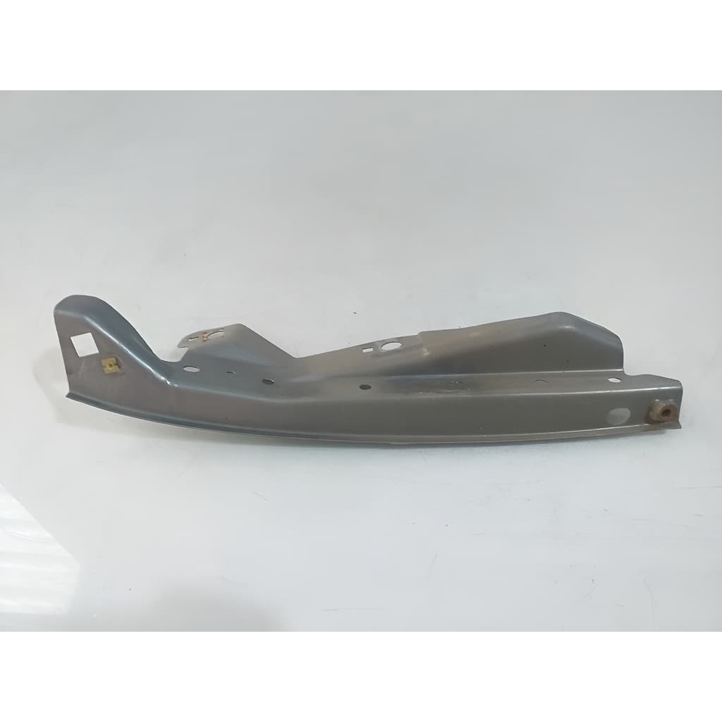 Suporte Guia Paralama Direito Scenic Megane 1999 2001