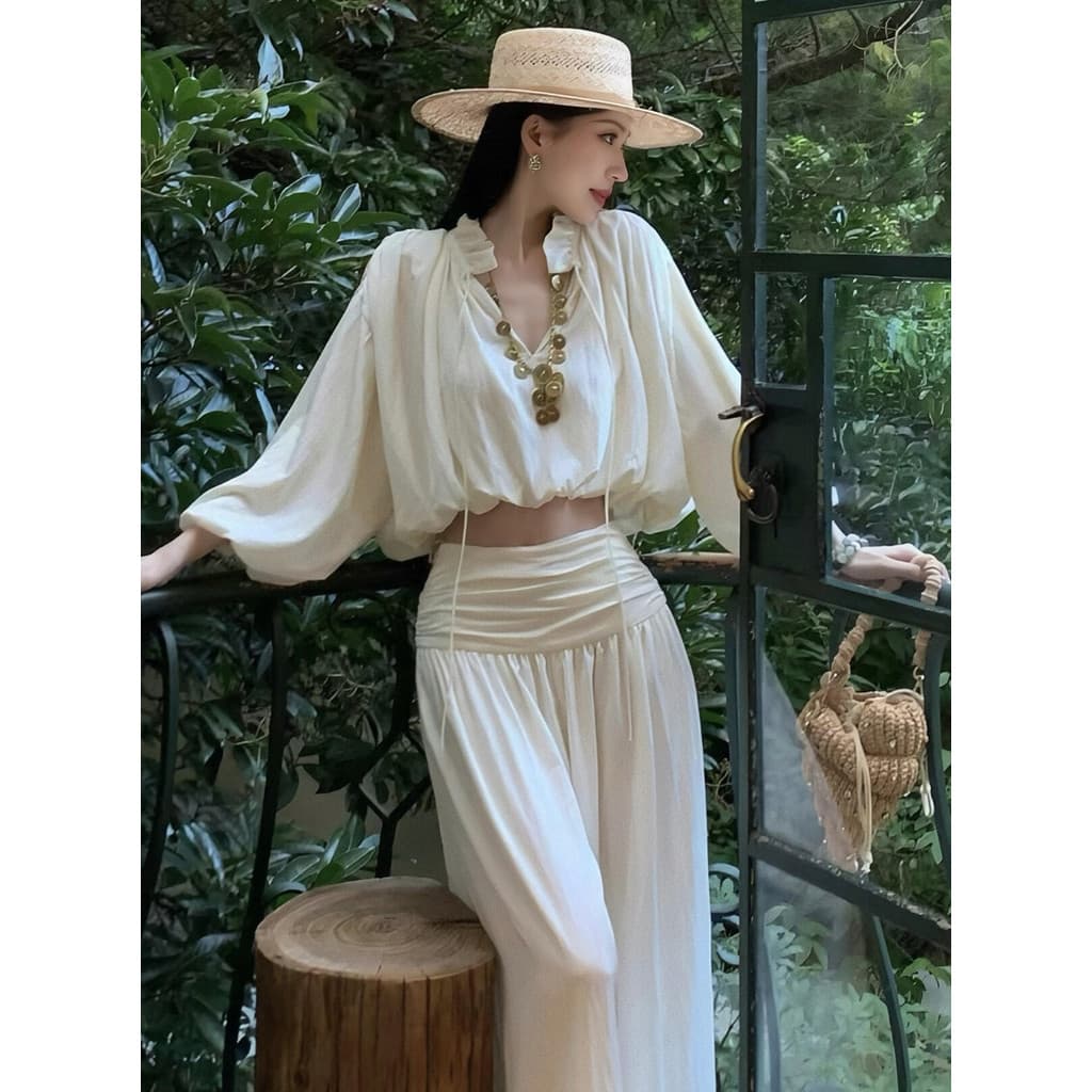 G conjunto de verão de ótima aparência 2026 estilo irmã Super quente nobre coreano branco com decote em V calças de pern