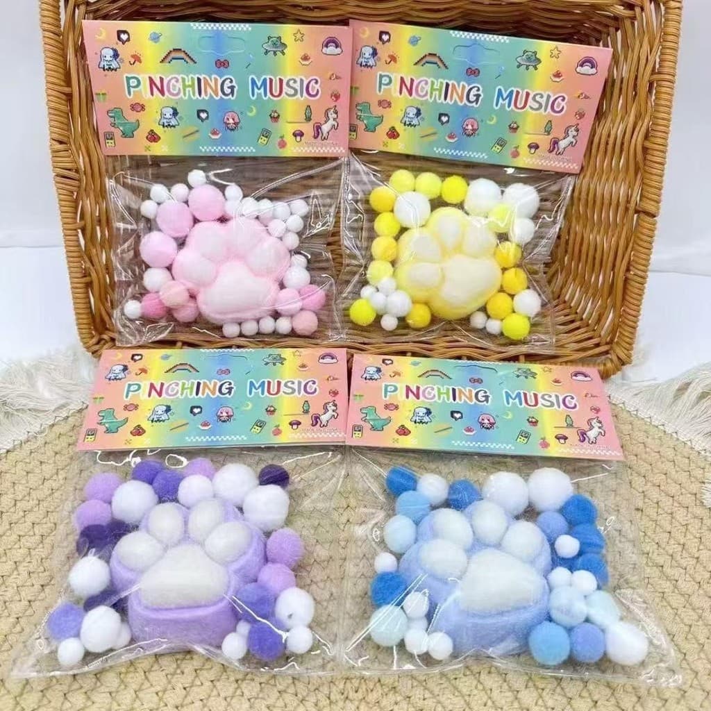 Brinquedo de pelúcia super macio em formato de pata de gato para aliviar o estresse e promover o bem-estar.