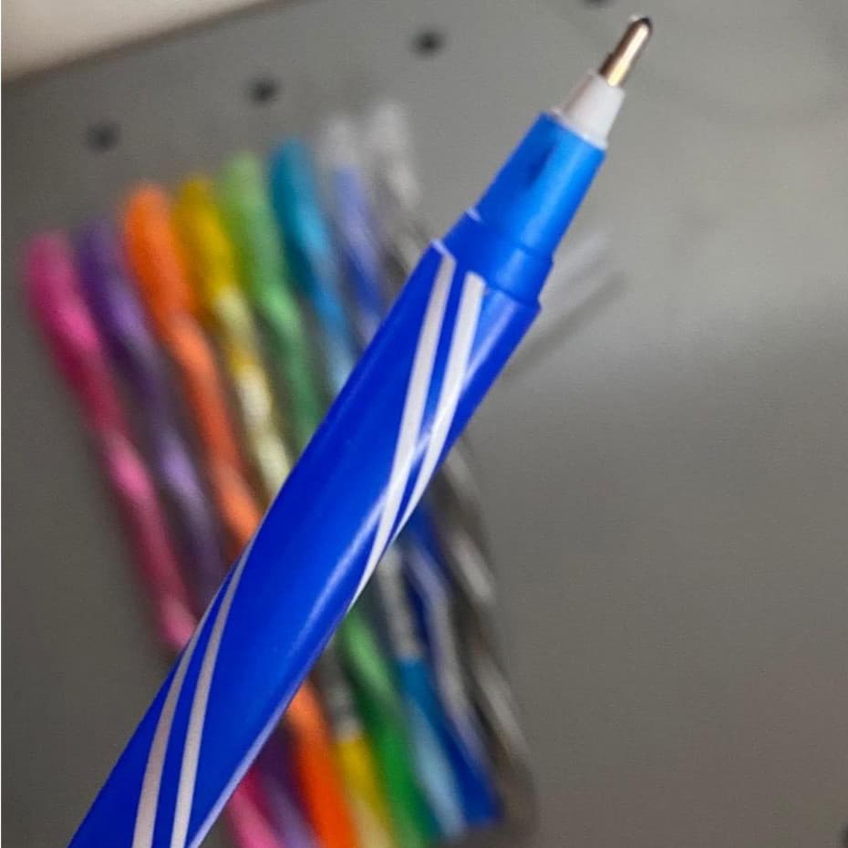 kit com 6 Canetas esferográfica 0.7 stripes bright volta as aulas colorida
